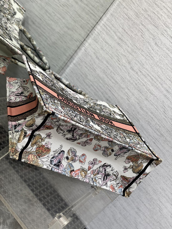 large D*or book tote