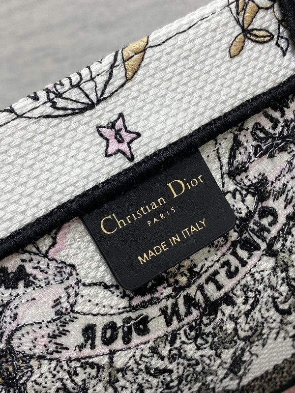 large D*or book tote