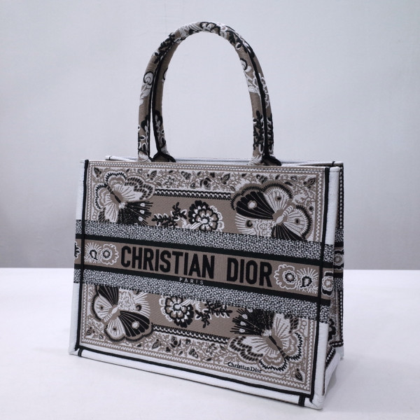 medium D*or book tote