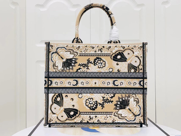 large D*or book tote