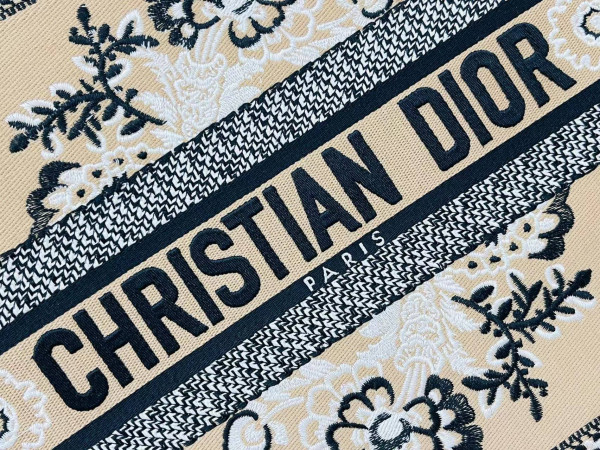 large D*or book tote