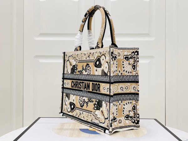 medium D*or book tote