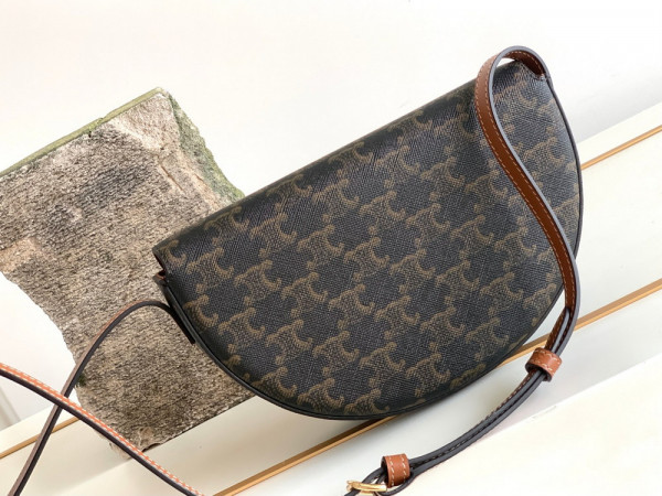 Ce**e besace cuir triomphe