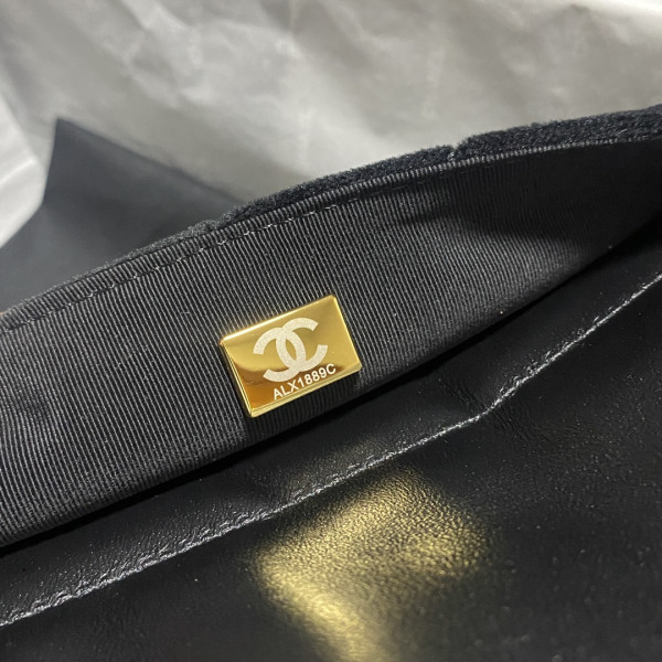 CL SMALL HOBO HANDBAG