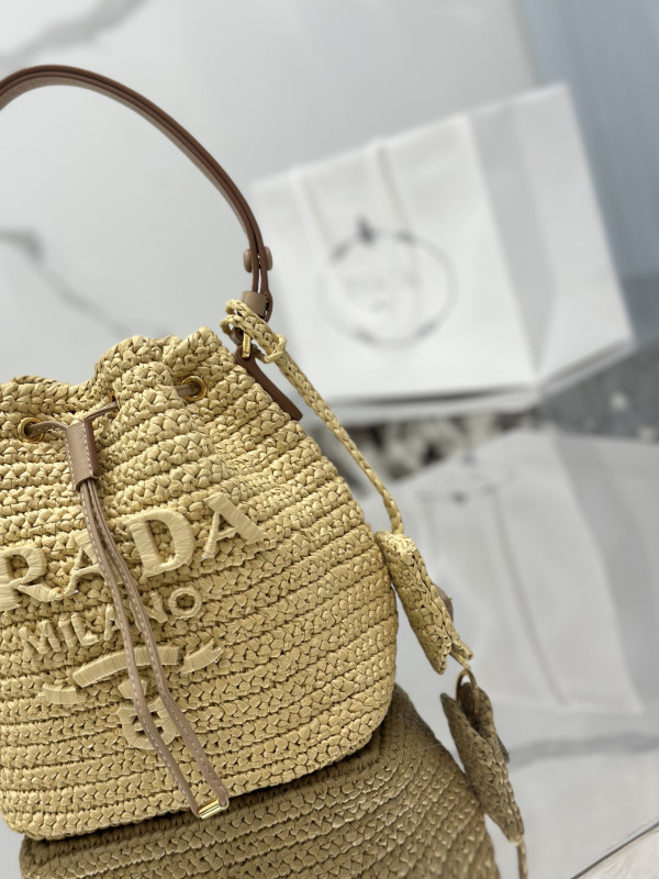 Pra*a bucket bag