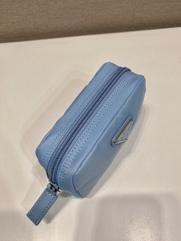 Pra*a re-nylon necessaire