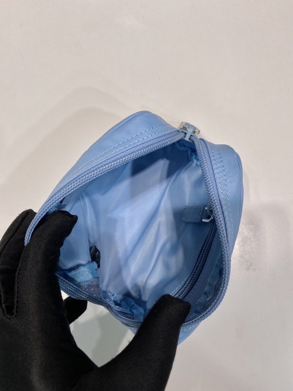 Pra*a re-nylon necessaire