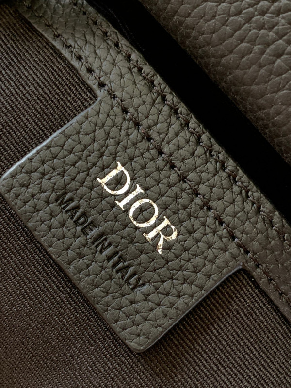 D*or saddle vertical pouch with strap