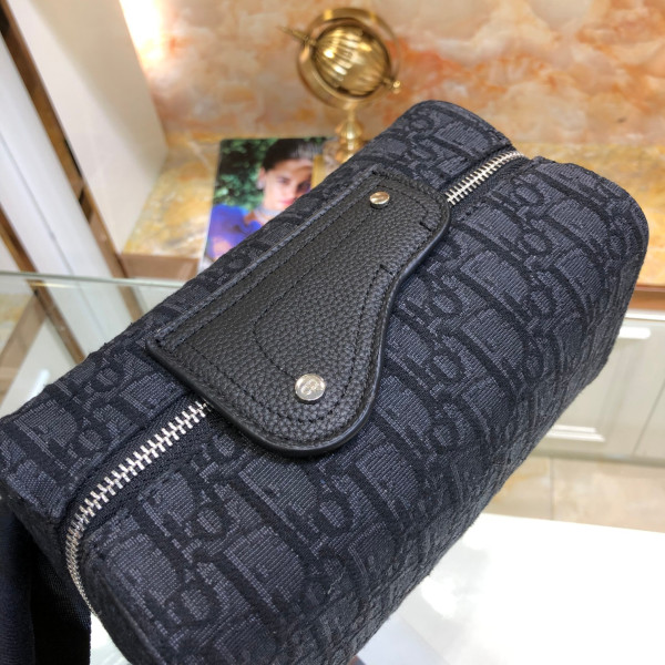 D*or lingot toiletry bag