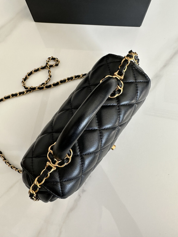 CL FLAP BAG WITH TOP HANDLE