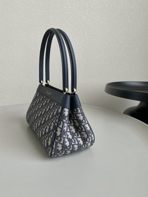 D*or key bag