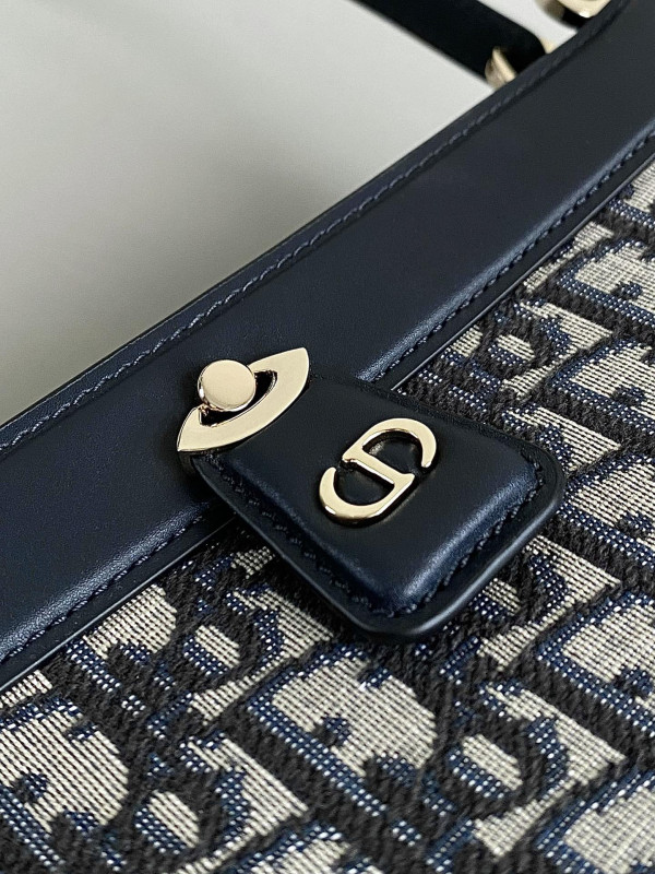 D*or key bag