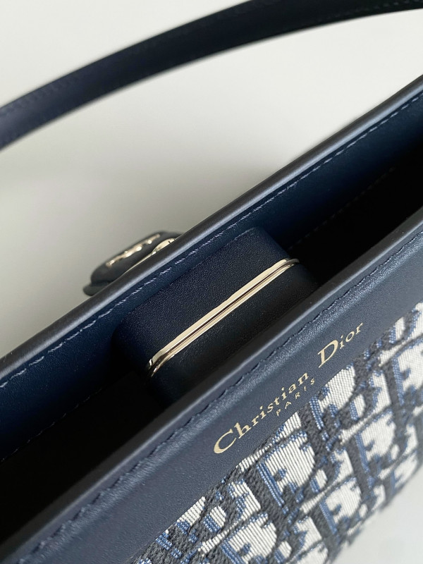 D*or key bag