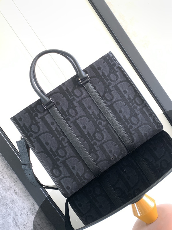 D*or east-west tote bag