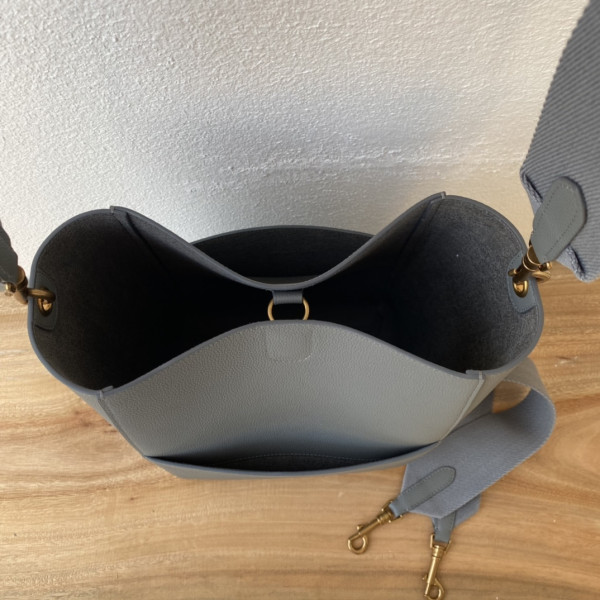 Ce**e sangle bucket