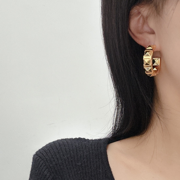 Bo*te*ga ve*ne*ta earrings