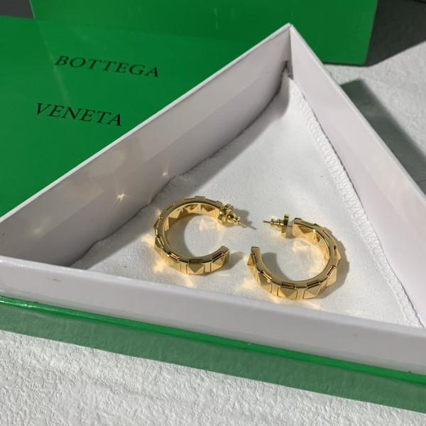 Bo*te*ga ve*ne*ta earrings