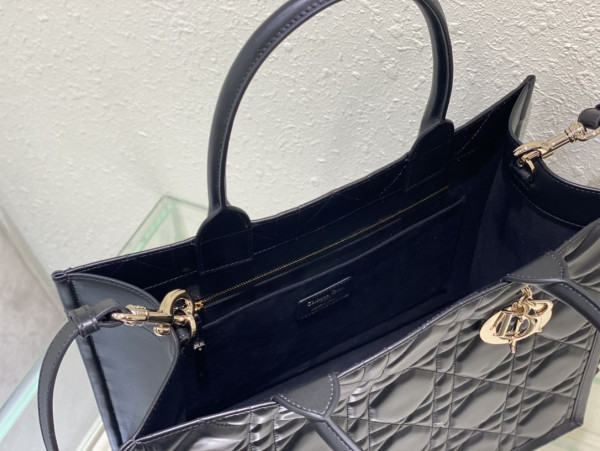 medium D*or book tote-36.5*28*17.5cm