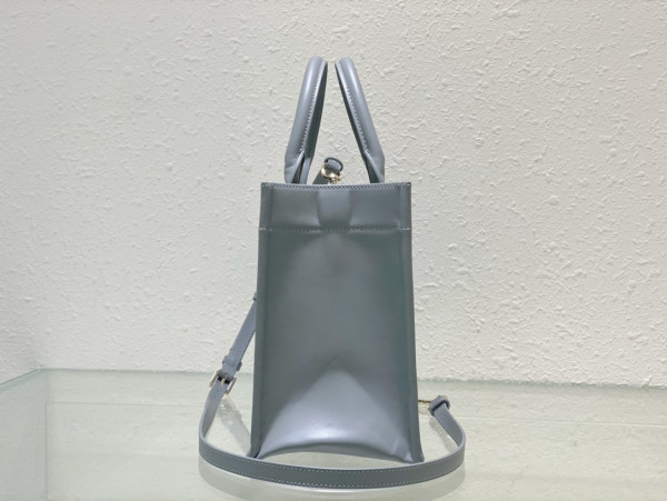 small D*or book tote