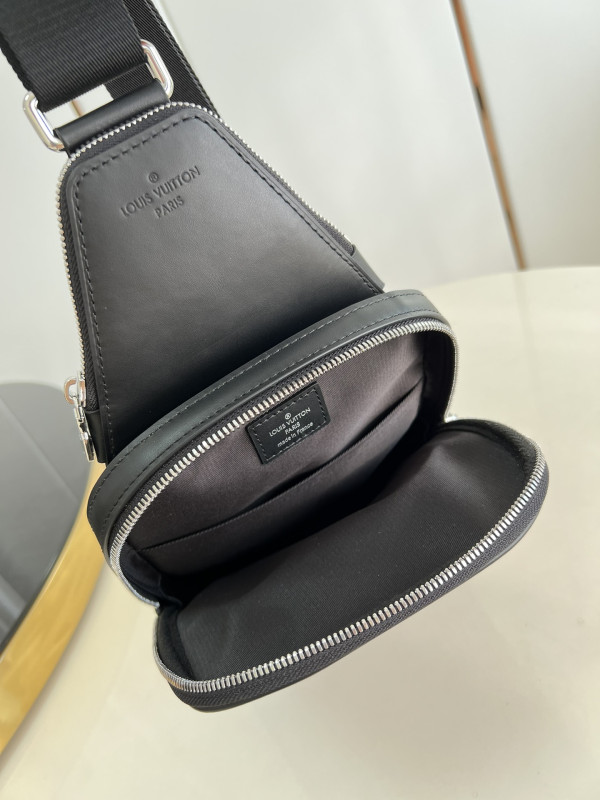 l**is V*t*n avenue slingbag nm