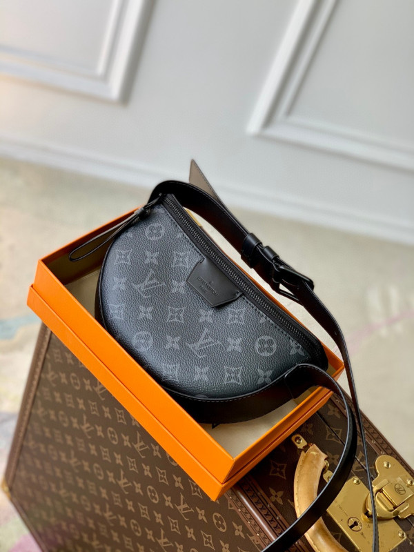 l**is V*t*n moon crossbody