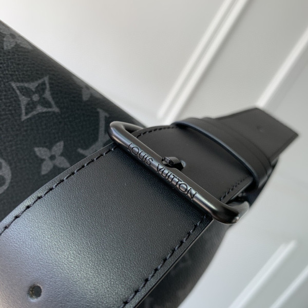 l**is V*t*n moon crossbody
