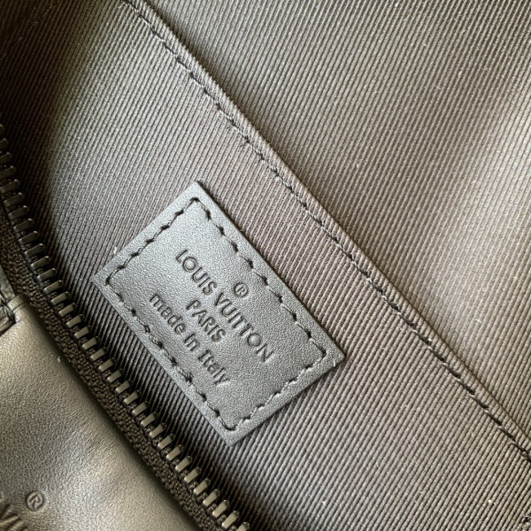 l**is V*t*n moon crossbody