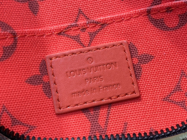 l**is V*t*n moon crossbody