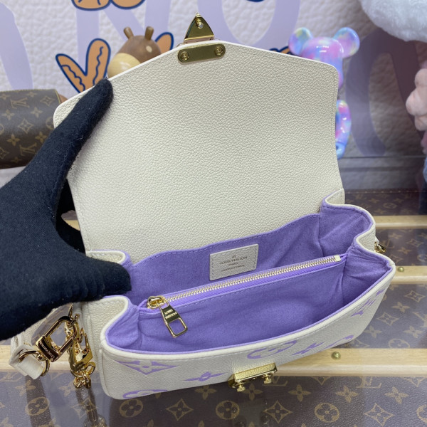 l**is V*t*n pochette metis east west
