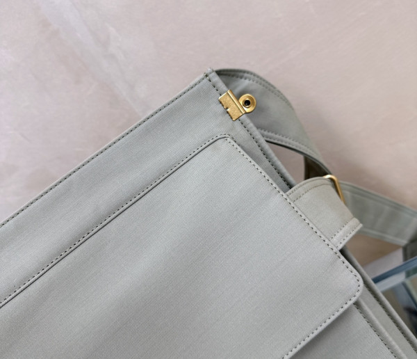 B**rry trench tote