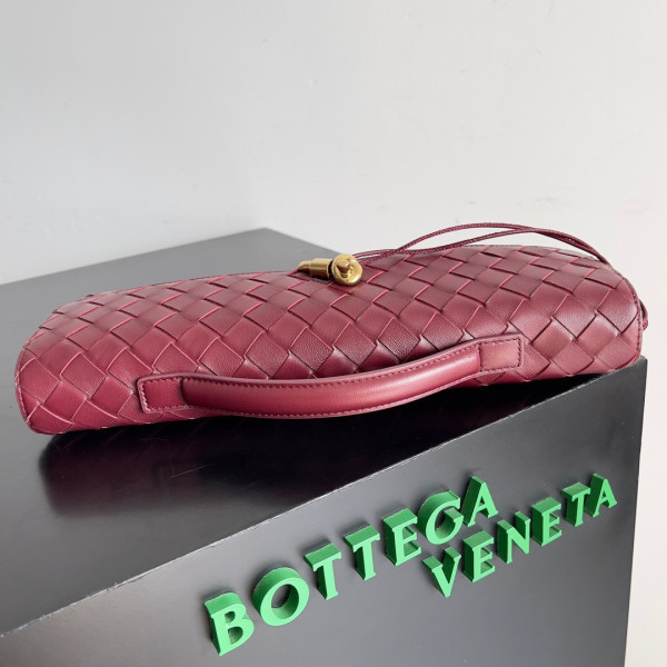 Bo*te*ga ve*ne*ta long clutch andiamo with handle