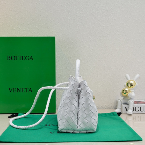 Bo*te*ga ve*ne*ta small east/west andiamo