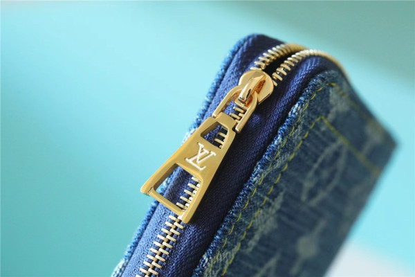 l**is V*t*n zippy coin purse