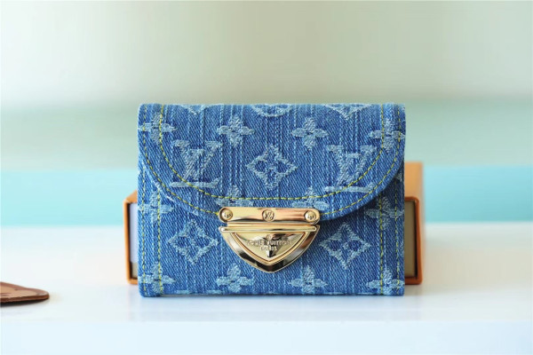 l**is V*t*n victorine wallet