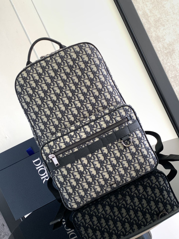 D*or safari backpack