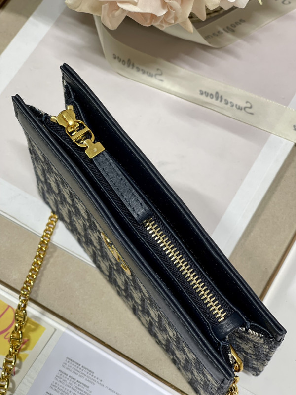 D*or caro zipped pouch with chain