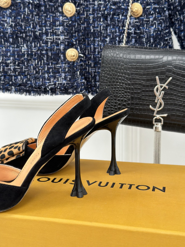 l**is V*t*n heels