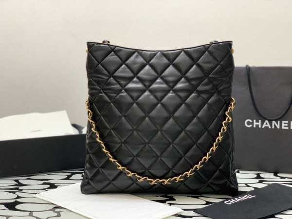 CL MAXI HOBO HANDBAG