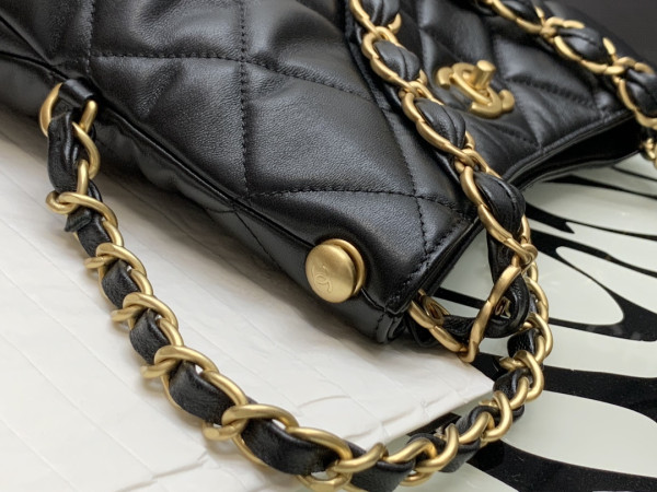 CL MAXI HOBO HANDBAG