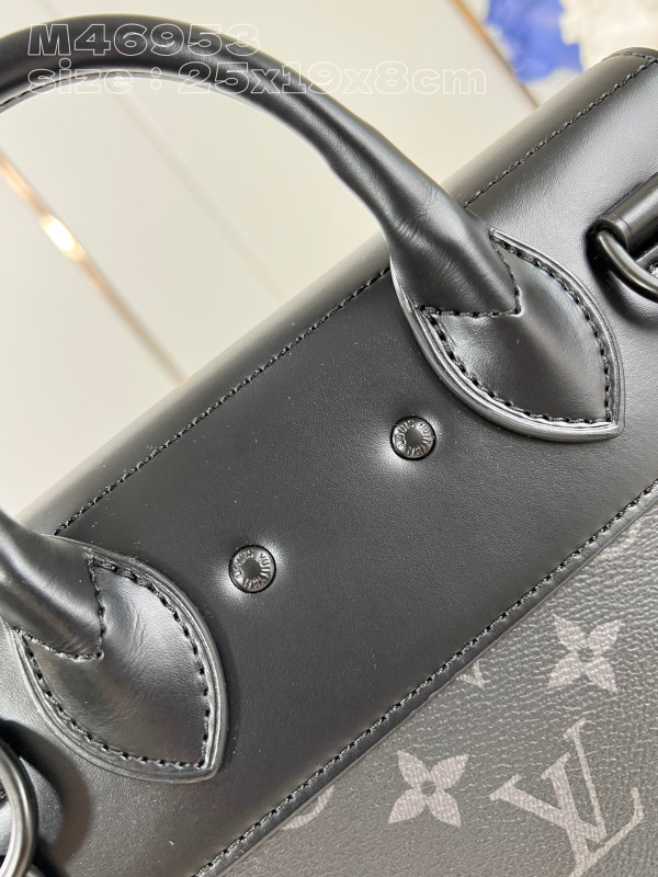 l**is V*t*n steamer wearable wallet-25*19*8cm