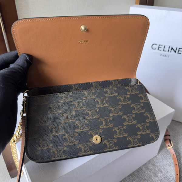 Ce**e chain shoulder bag triomphe