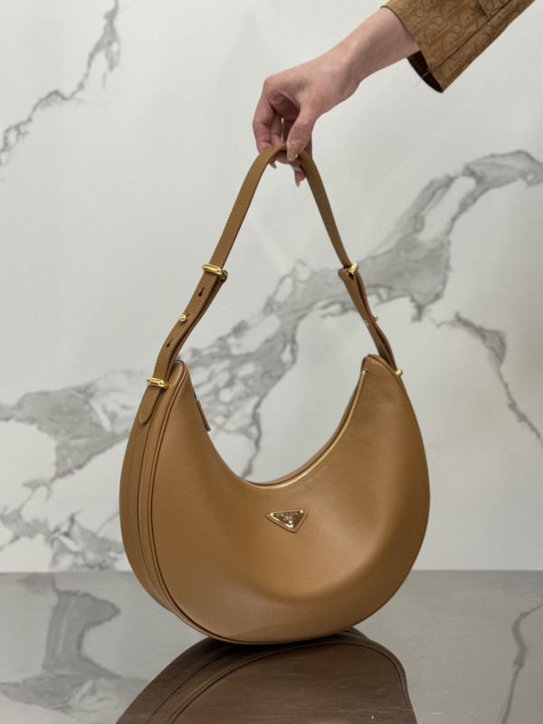 Pra*a arqué leather shoulder bag-35*22.5*8cm