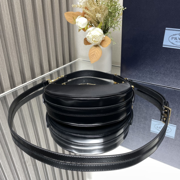 Pra*a arqué leather shoulder bag-18*16*5cm