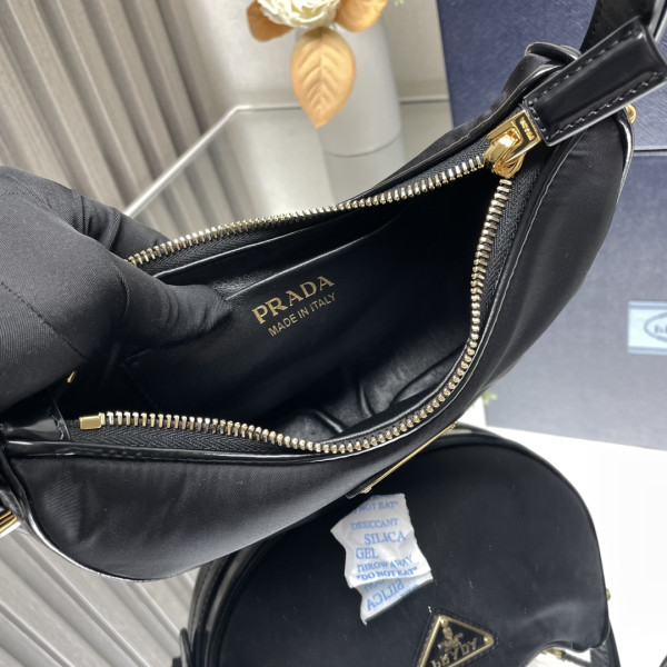 Pra*a arqué leather shoulder bag-18*16*5cm
