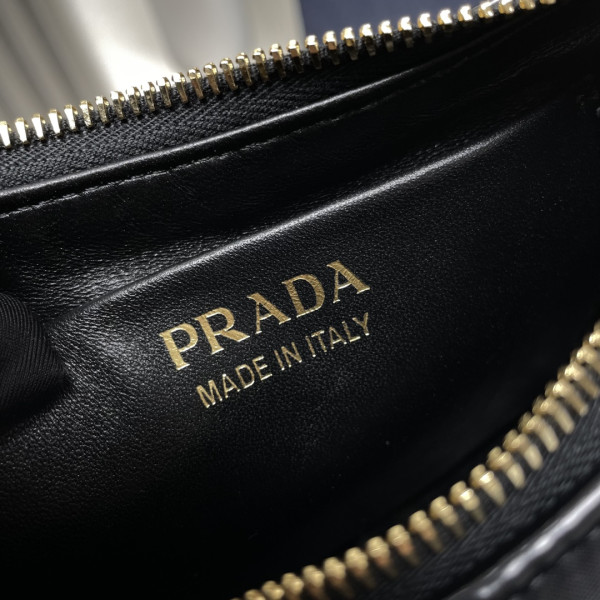 Pra*a arqué leather shoulder bag-18*16*5cm