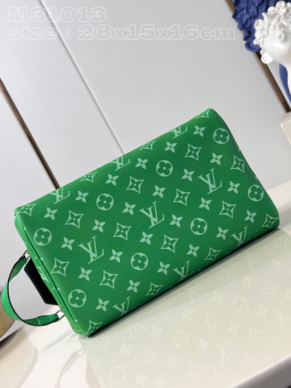 l**is V*t*n dopp kit -28*15*16.5cm