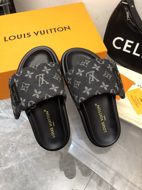 l**is V*t*n pool pillow comfort mule