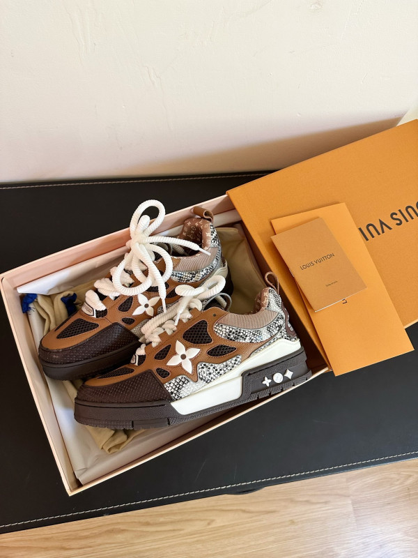 l**is V*t*n sneakers
