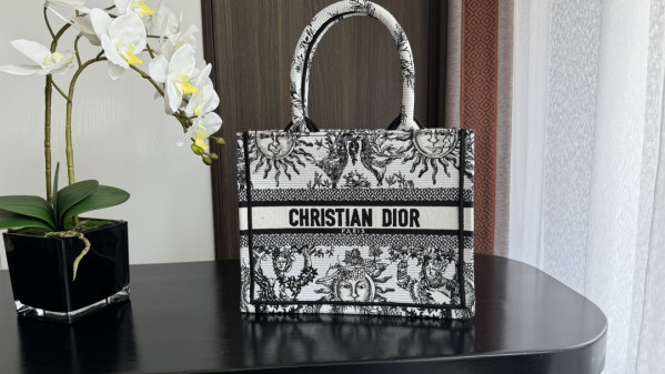 small D*or book tote-26*8*22cm