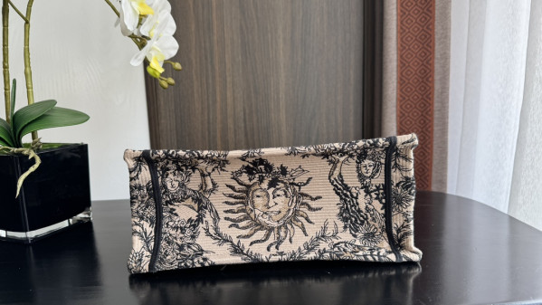 small D*or book tote-26*8*22cm